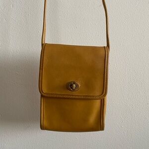 Vintage Coach Yellow Scooter Bag (9893)